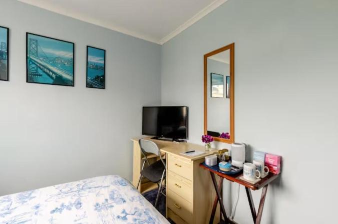 Bed & Breakfast Only - Not 24 Hour Lodging - Free Parking Truro Cornwall Εξωτερικό φωτογραφία